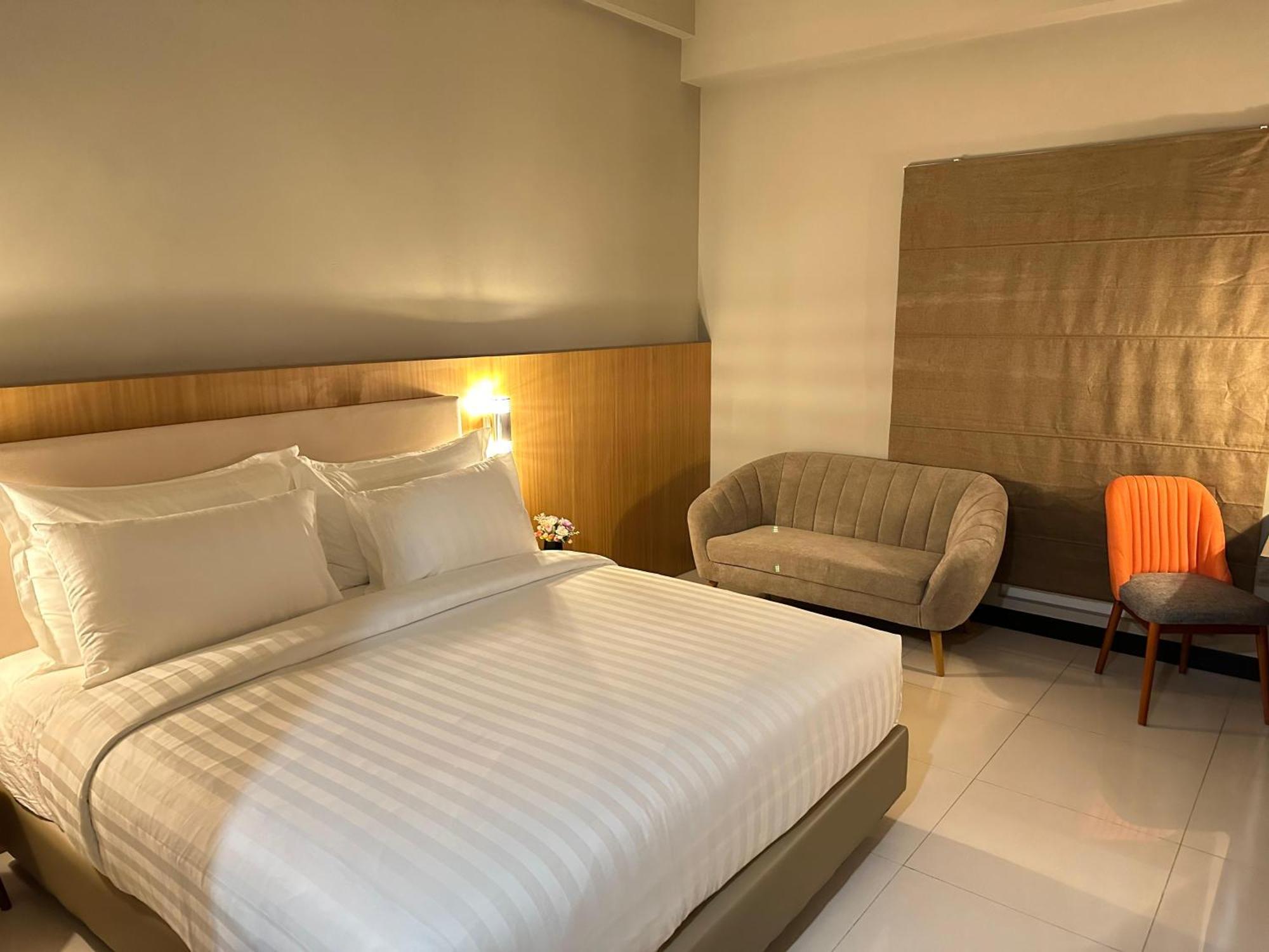 D'Primahotel Jemursari Сурабая Екстер'єр фото