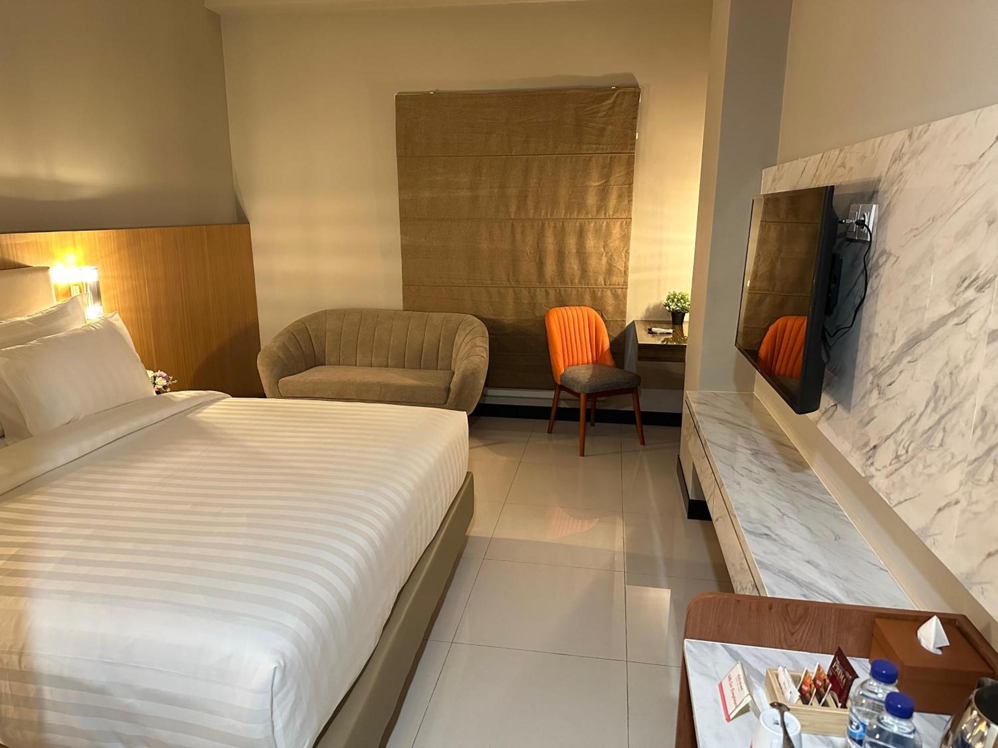 D'Primahotel Jemursari Сурабая Екстер'єр фото