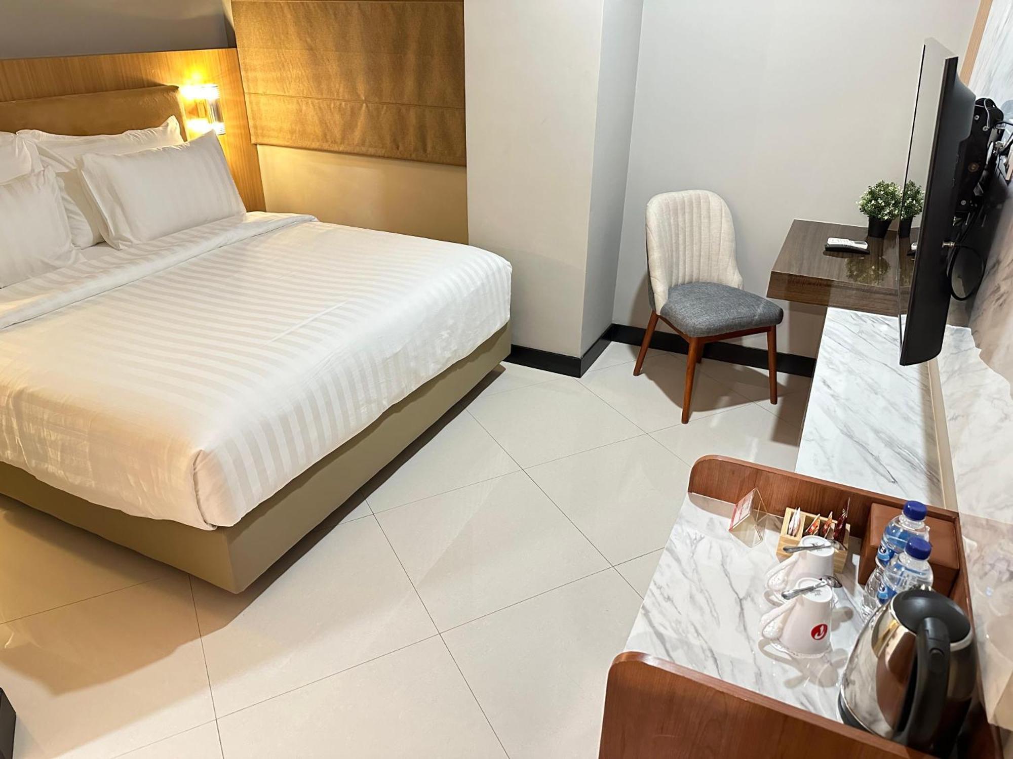 D'Primahotel Jemursari Сурабая Екстер'єр фото